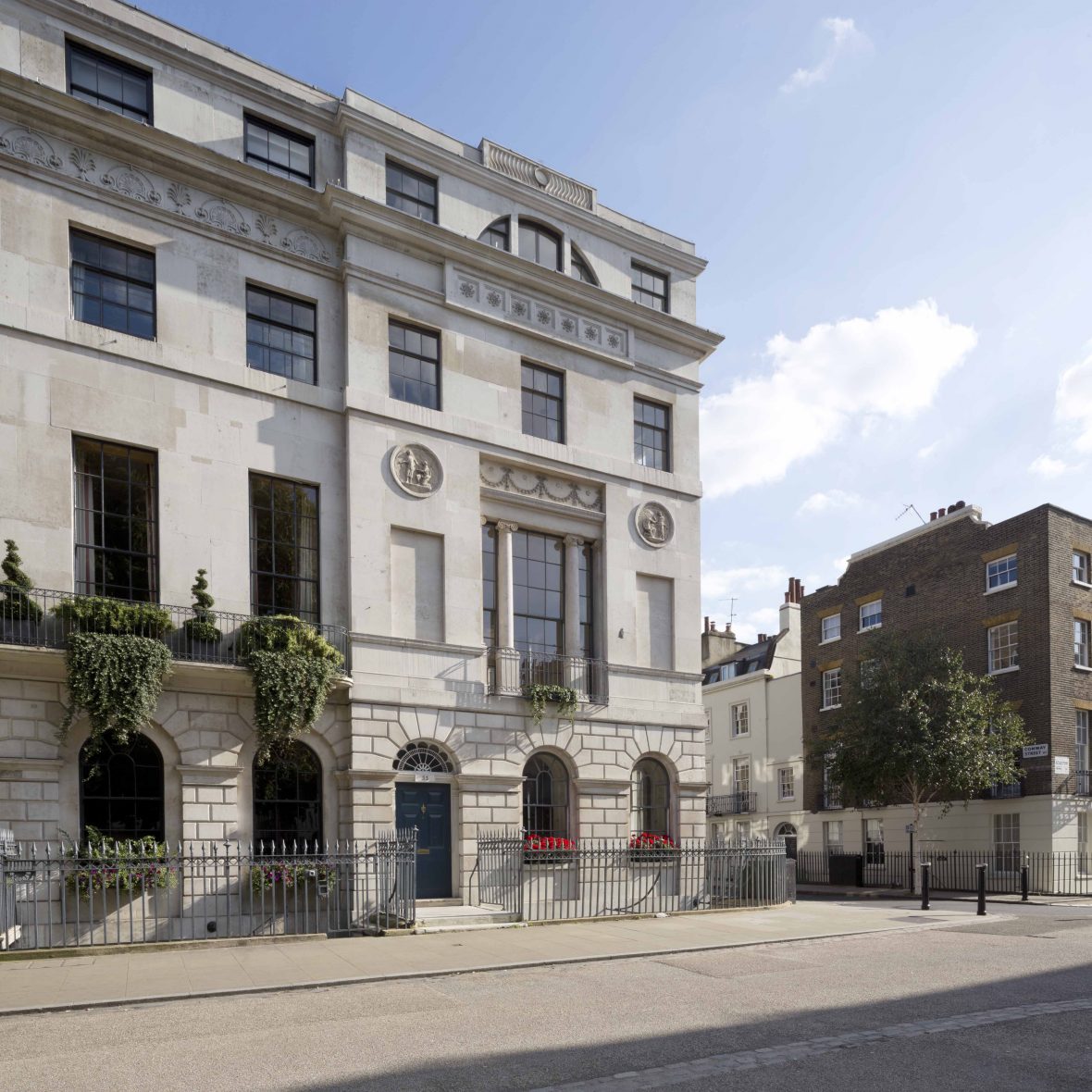 Size Group Ltd., electrician in London