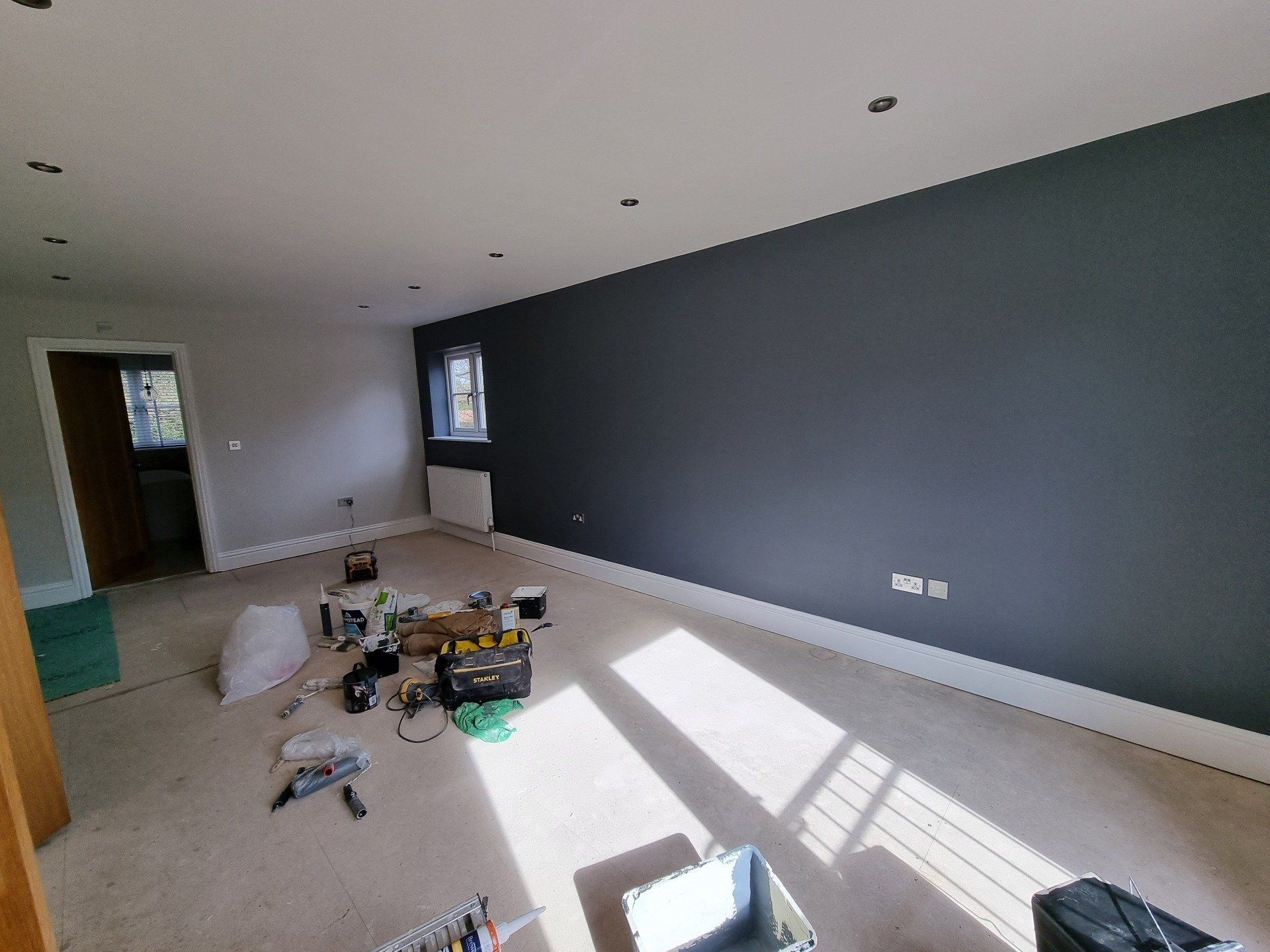 BH Painters & Decorators, painter and decorator in Reading