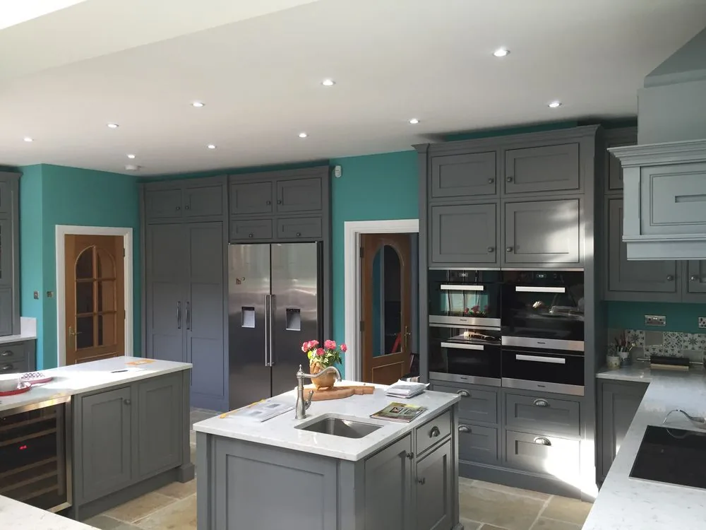 Savannah Building Services, Grey shaker kitchen with island and four built-in ovens
