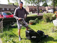 DB Lawns And Gardens logo, gardener in Reading
