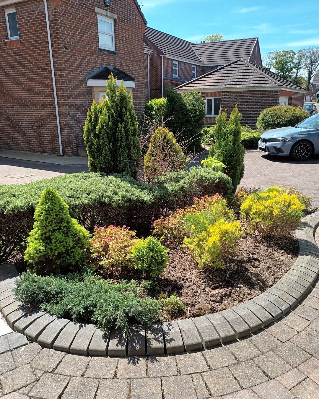 Monarch Gardens & Landscaping LLP logo, landscaper in Sheffield